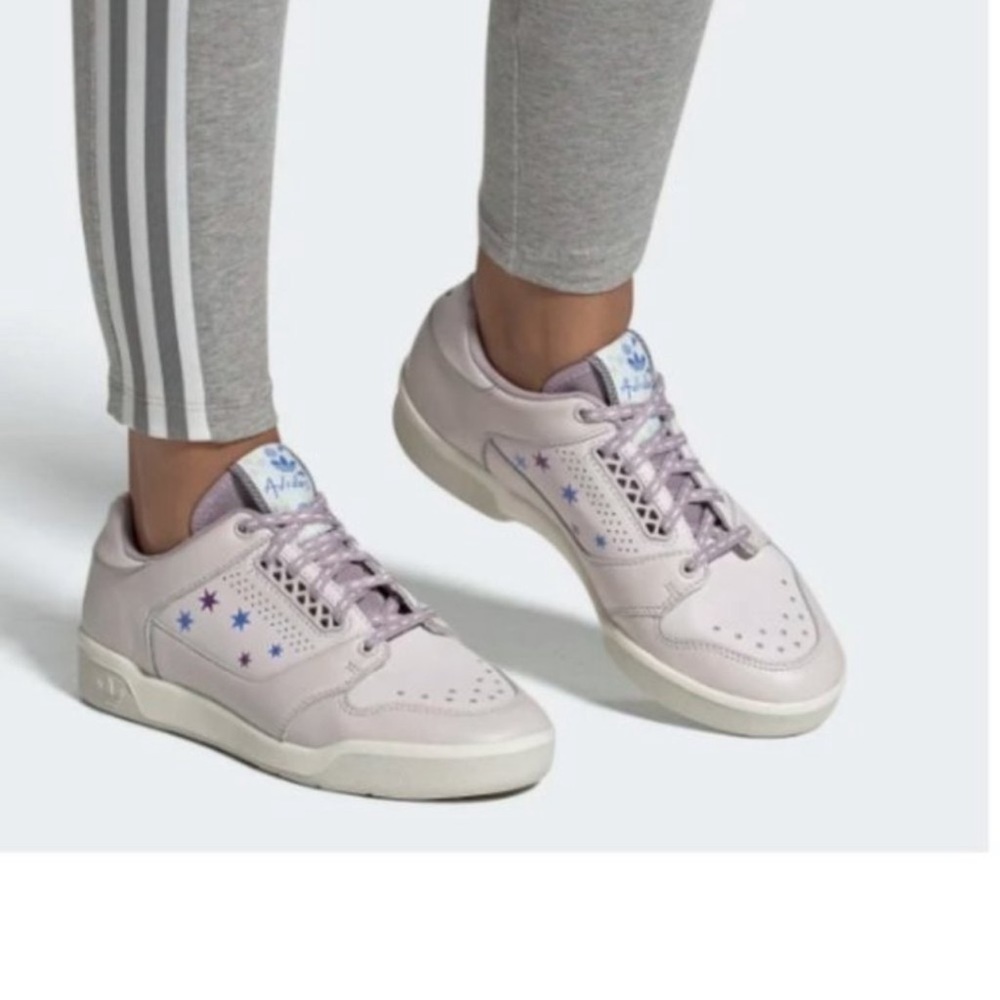 Adidas ART EF2091 in like new condition. Worn 2x. So so cute